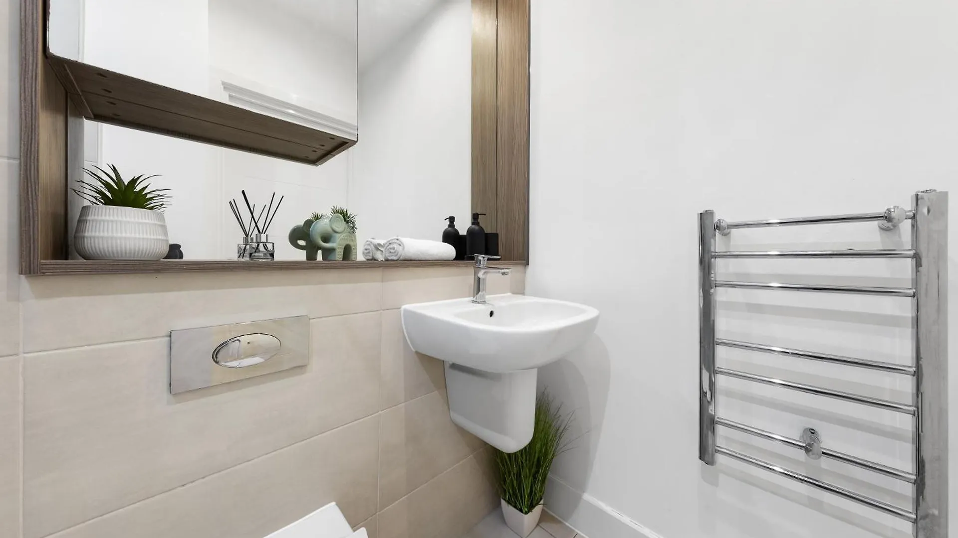 Charming 1-Bed Apartment In London